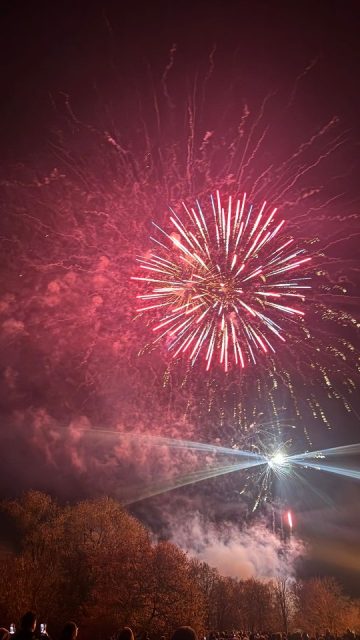 What a great turnout last night bonfire night in Matching Green👏 we hope you all enjoyed the fantastic bonfire and fireworks works display 🎆🎇 😍