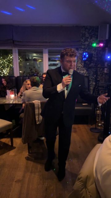 Great to have @tomhuttlestonemusic back at The Chequers for a little bit of Rat Pack and Michael Bublé tonight 😍👌💛