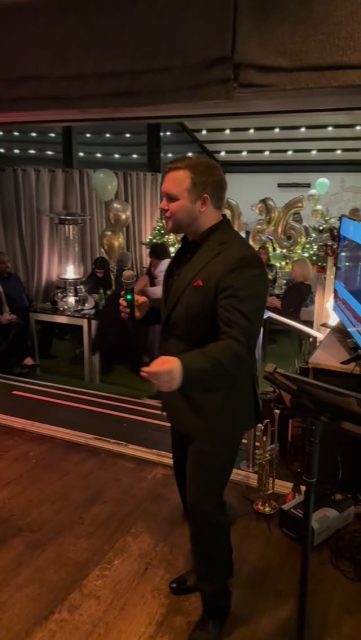 What a fantastic night! Bye 2025, hello #2026 ! A big thank you to all three fab singers we had this NYE 👏👏👏
@tomhuttlestonemusic - fantastic as always 🎶👌🥳