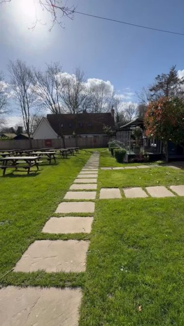 Lovely weather incoming ☀️☀️☀️☀️
Join us for a lunch or a drink. We’re open all day Wednesday and Thursday